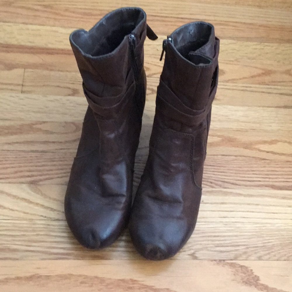 Brown small heel bootie